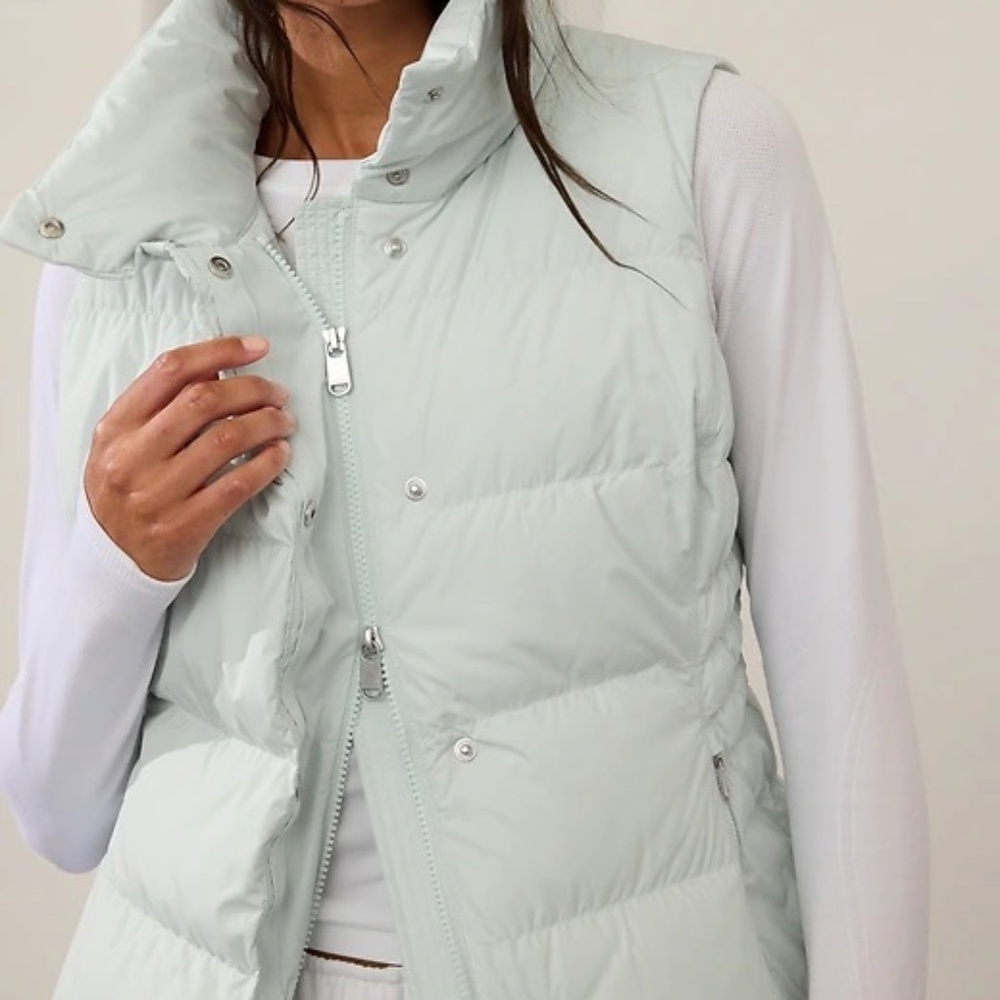 NWOT Athleta Downtown Puffer Vest, Glacier, Size XS - Picture 1 of 3